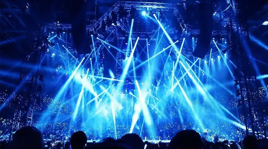 邓紫棋李克勤82梧州演唱会倒计时8天华丽舞台灯光震撼来袭