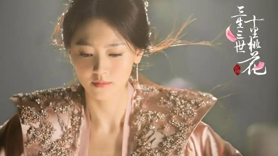 黄梦莹 饰 素锦