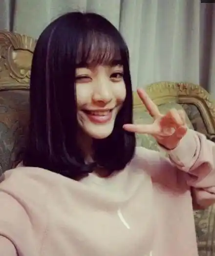 张一山女友被张艺谋看中提携,长相清纯靓丽,网友:比杨紫还美!