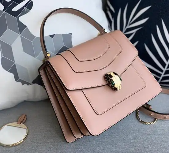 宝格丽bvlgari蛇头包手提风琴包简单不浮躁的颜色看上去如宝石一般