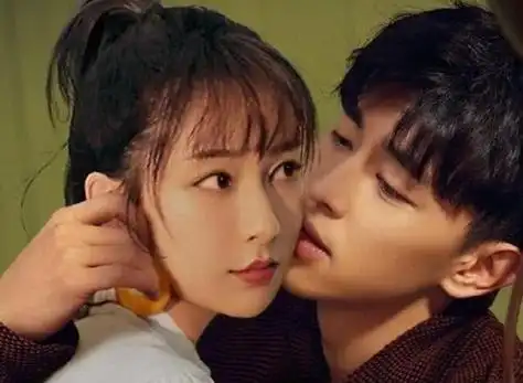 邓伦李沁公布恋情领证?