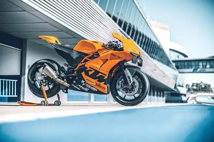 ktm rc8c 赛道特写_赛车欣赏_摩托赛事_资讯中心_全球摩托车网