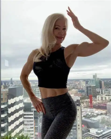 65岁老奶奶成健身网红!感慨:25年的健身,让我年轻了30岁