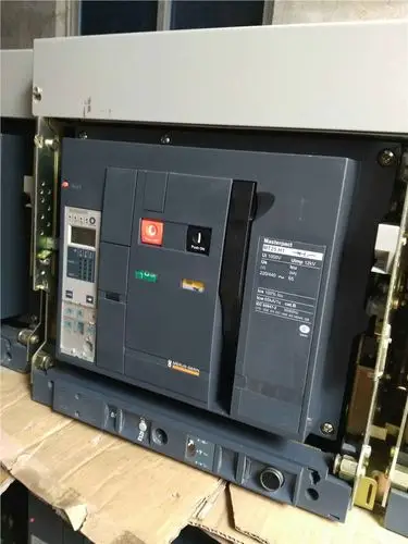 施耐德框架式断路器 mt系列 一级代理