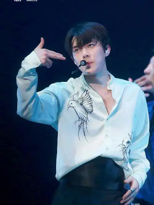 吴世勋黑束腰yyds