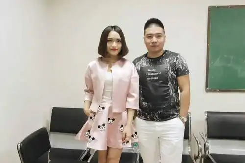 庄心妍经纪人:13622268779『微信同步』