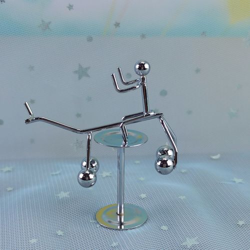 迷你平衡铁艺小铁人减压摆件 不倒翁体育运动金属工艺品地摊货源