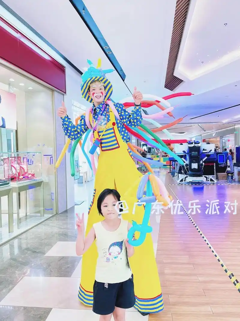 优质高跷小丑07,商场巡游小丑.