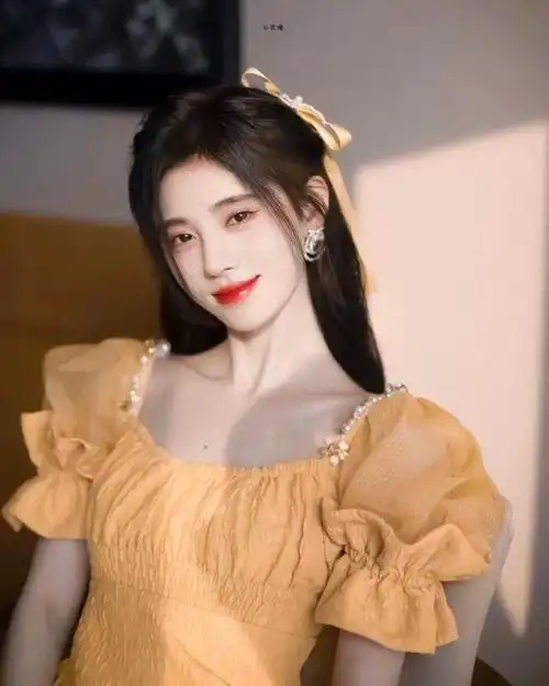 鞠婧祎不愧是4000年美女少女感十足十分养眼美得让人心动