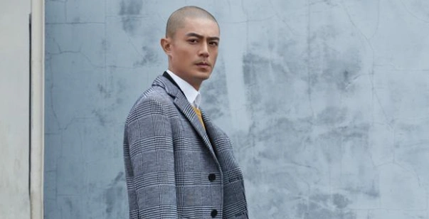 男性光头怎么穿衣搭配