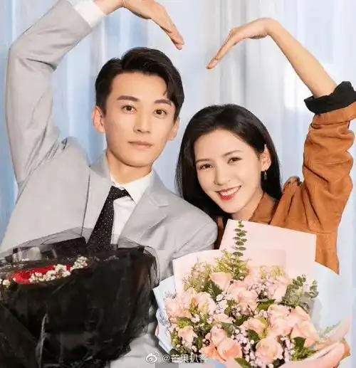 张予曦头发染了森林绿#张予曦关注人里唯一的男性是刘学义,之前寥人