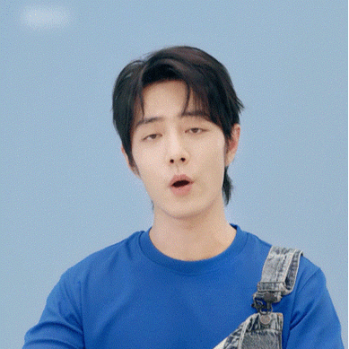 肖战终于穿背带裤了##起猛了看到肖战穿背带裤