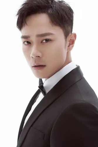 曹骏曝阳光轻熟男写真俊朗儒雅散发沉稳魅力