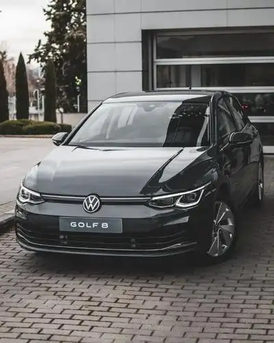 首台8代大众高尔夫实车到店!金属灰外观 高科技内饰,又要火了?_搜狐汽