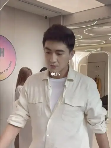 网红造型店来啦林更新在重庆开的理发店90预约发型 就找乔凯老师