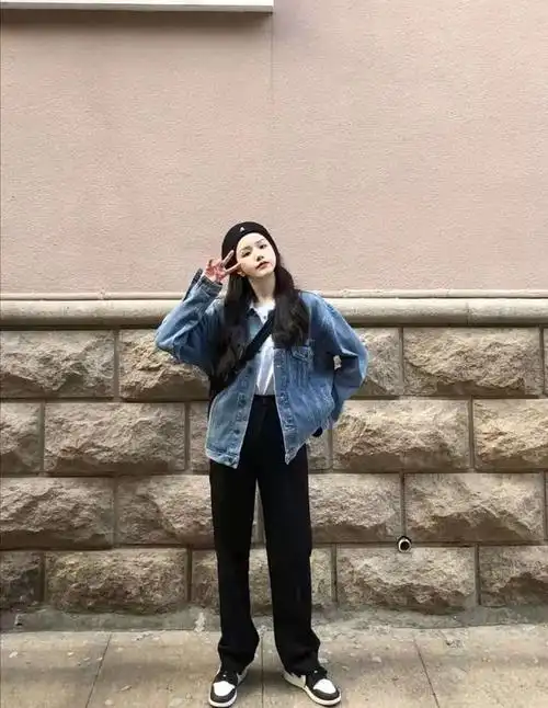 牛仔外套搭配什么裤子好看