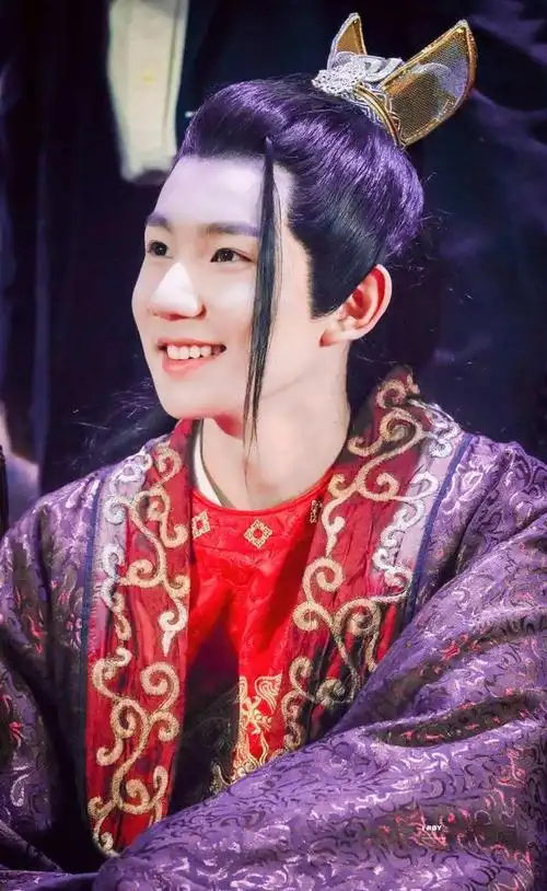 tfboys古装大赏!易烊千玺超正派,王源红配紫辣眼睛