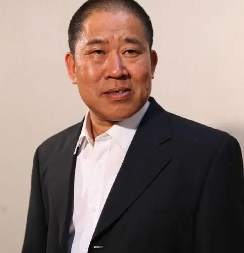 他是国家一级演员,因嘴歪经常扮演坏人,女儿是演员,很美却不火