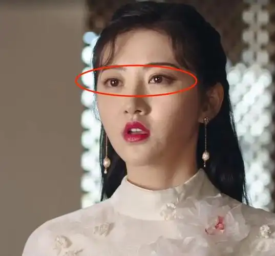 25位明星割过双眼皮,谁自然谁"毁容"一目了然