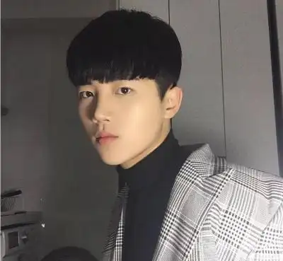 男生齐刘海发型推荐