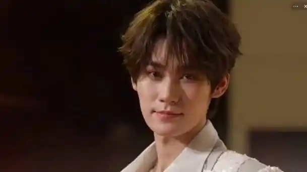 gq大合影#00#时代少年团中式刺绣西装#98    张真源|gq创意大赏