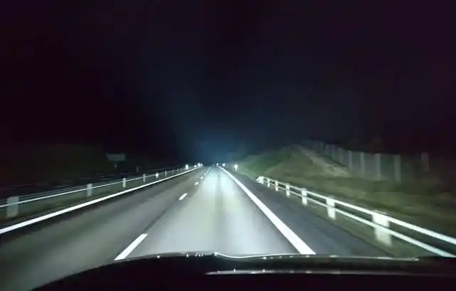 那么夜间开车走高速究竟比白天危险多少呢?