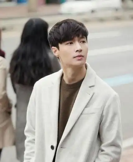 男生短头发型设计帅气流行的张艺兴纹理烫堪称完美款式