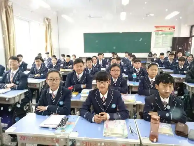 实验中学校服美出新高度