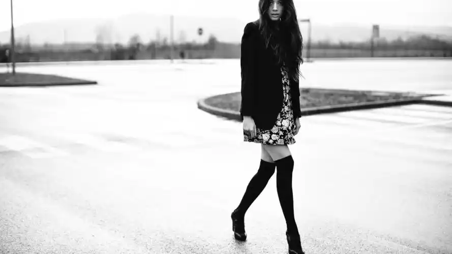 精选欧美非主流黑白美女宽屏桌面壁纸下载高清大图预览1920x1080_美女