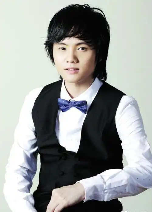 说到男人,还得是有才最吸引人,郑源就是凭着自己的一身本事,走上了