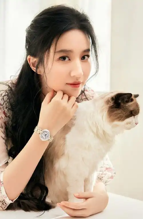 刘亦菲最新大片曝光02长卷发披肩清新优雅