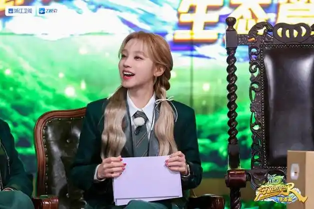 而宋雨琦在baby退出后,能再度回归《奔跑吧》,与张真源以"新人"的身份