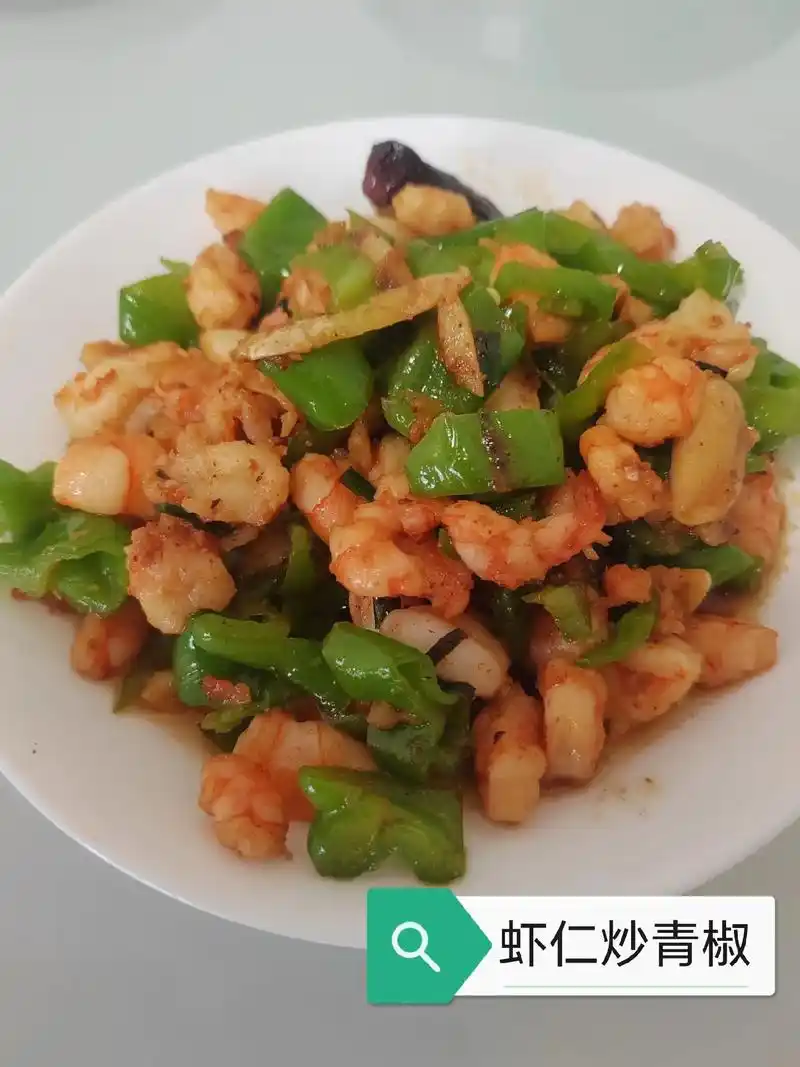 虾仁炒青椒.家里还剩些基围虾和白虾,今天炒个虾仁炒青椒!   - 抖音