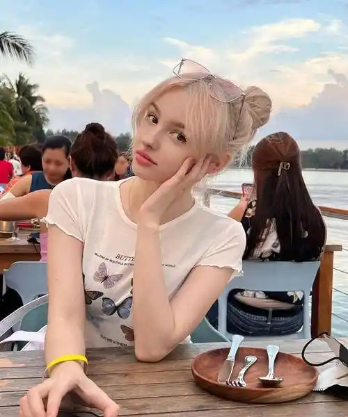 【纬度花边】|乌兹别克斯坦嫩模elina_公众_灵气_elina