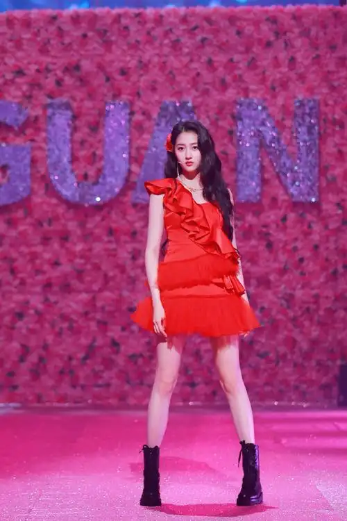 关晓彤王牌对王牌##关晓彤红玫瑰女团造型