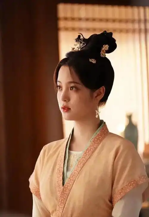 欧阳娜娜开始出演古装配上大气的长相美丽可爱