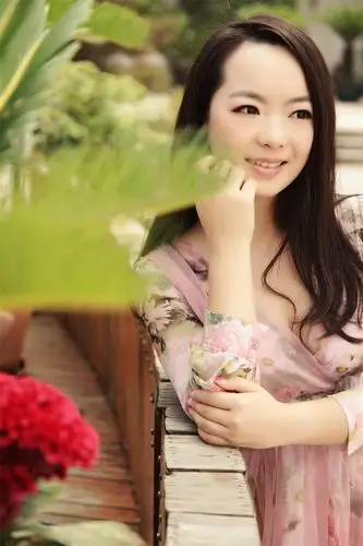 歌手李佳宁推出首个单曲两琴相悦为中秋献礼