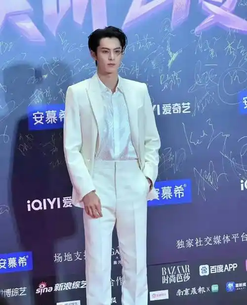 25娱乐瓜:王一博任嘉伦张颂文刘诗诗金晨宋轶许凯景甜王鹤棣_造型