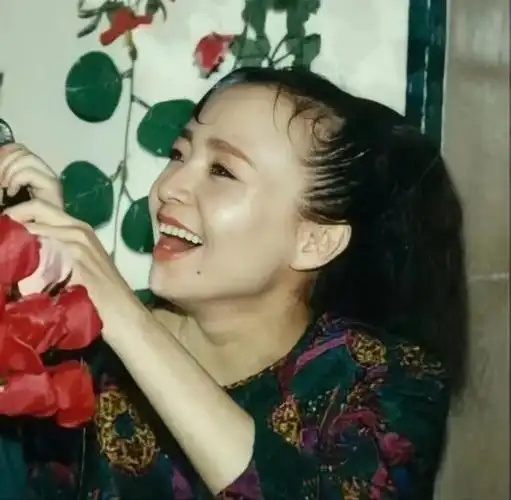 "俺叫魏淑芬",宋丹丹年轻时真很漂亮,我挺喜欢她的,感觉没什么坏心眼