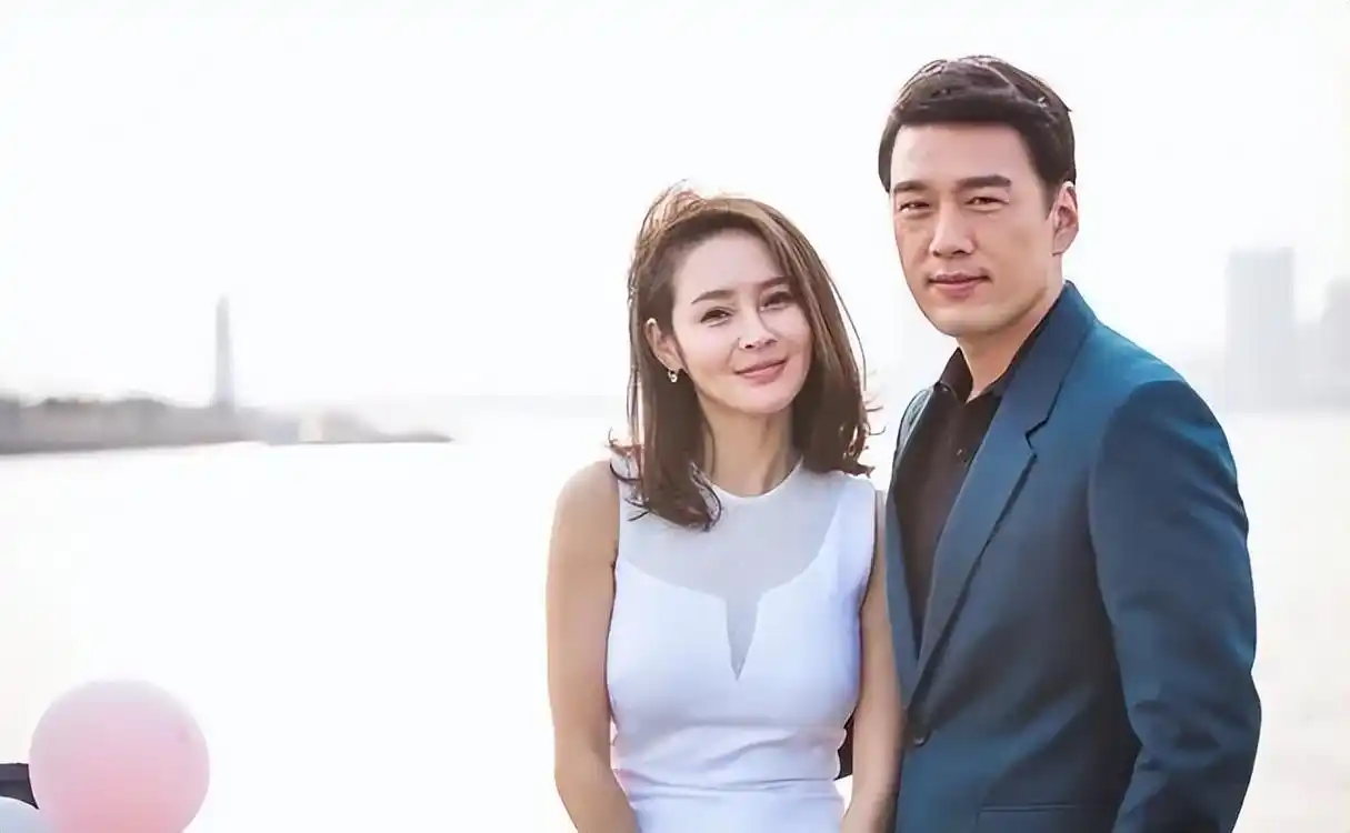 演员于明加:结婚13年只生孩子不做饭,丈夫一家人把她宠成宝