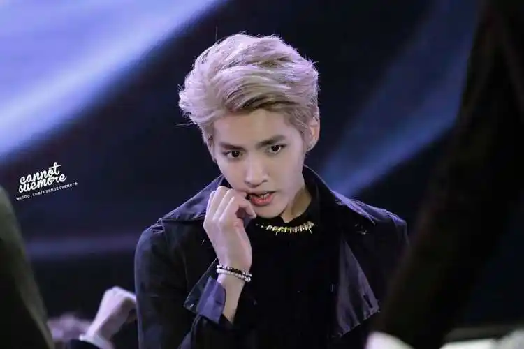 吴亦凡hold住的各种发型,果然颜值和发型无关