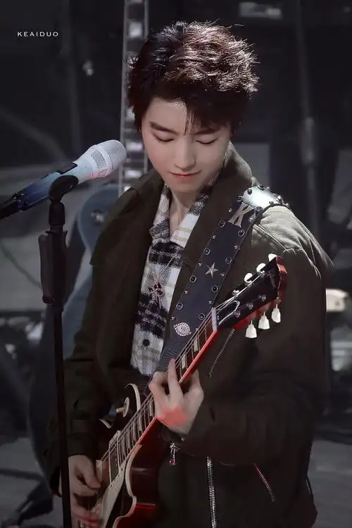 王俊凯×2019.11.25 我们的乐队录制×cr:logo