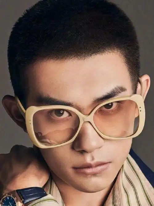 易烊千玺平头##易烊千玺新发型