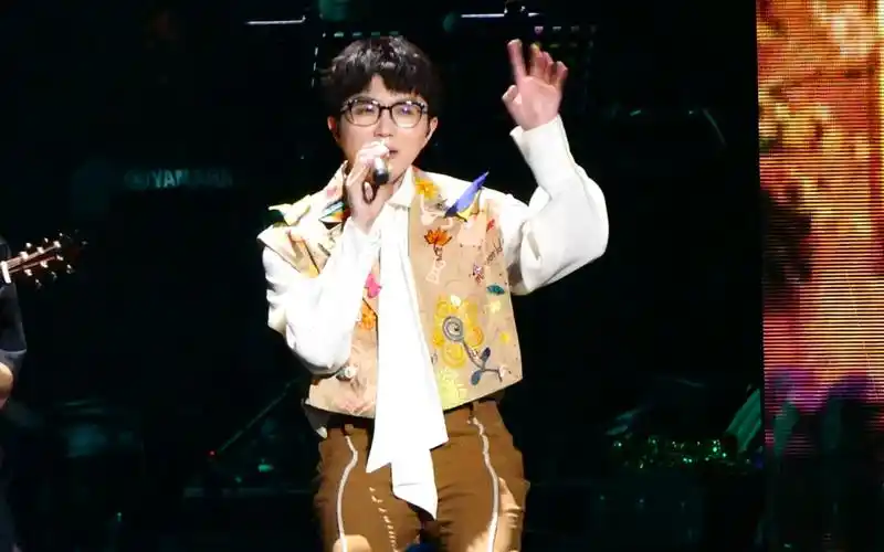 【毛不易】幼鸟指南北京场演唱会点歌《牧马城市》