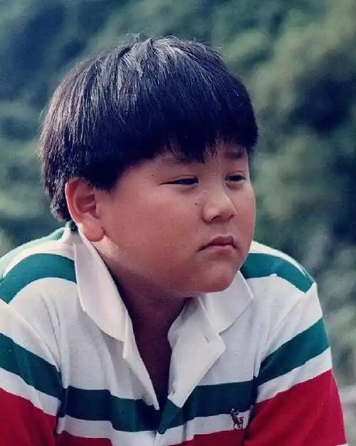 彭于晏体重就已经达到了七十多公斤,这下彭妈妈开始着急了,看到儿子胖