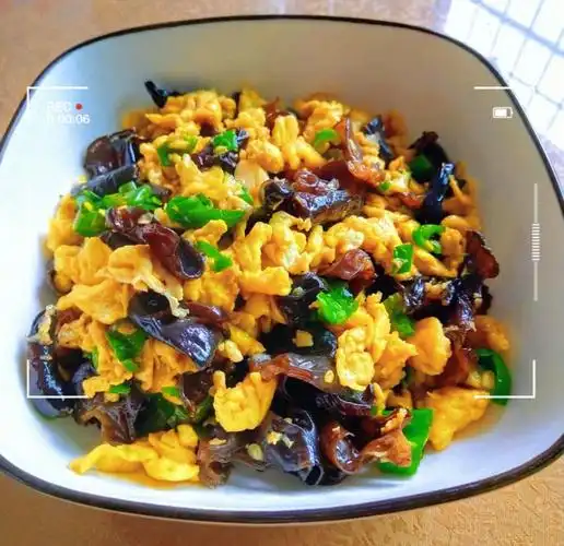 有机黑木耳青椒炒鸡蛋