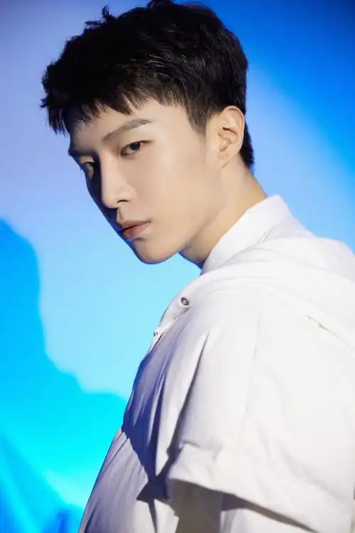 范丞丞[超话]##范丞丞羽绒首秀