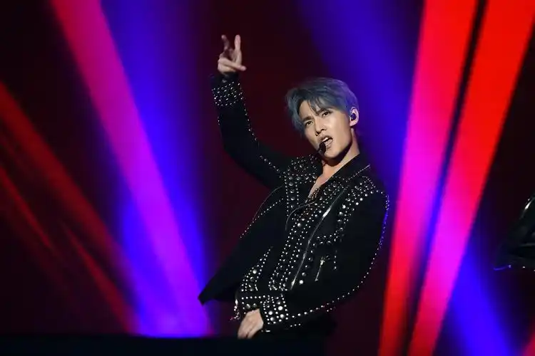 杨洋生日会广州举行成立个人公益专项基金