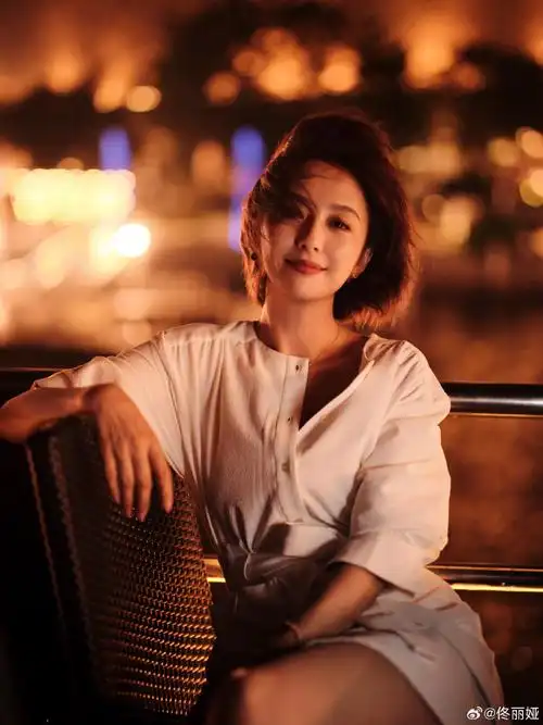 佟丽娅妇女节晒美照,笑容甜美如初恋,配文似有深意引猜疑_腾讯新闻