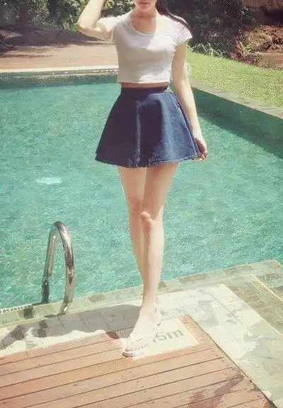 好看的qq女生皮肤图片_留下的只有你的背影